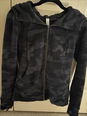 lululemon athletica Women's Gray Camo scuba Full-Zip Hoodie Sz 6
